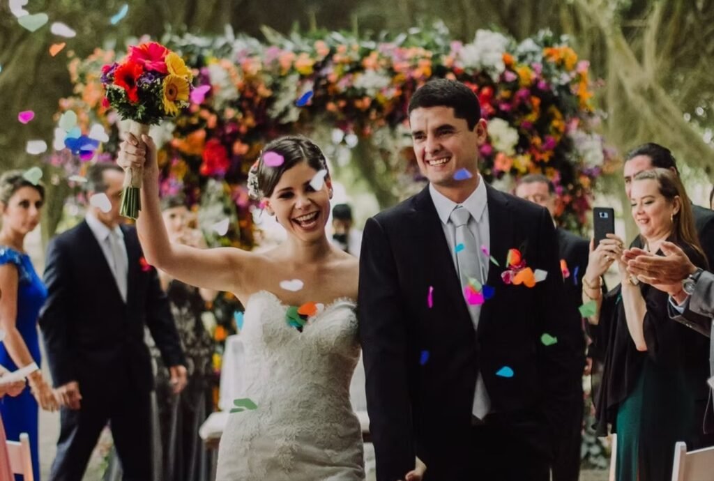 Novios durante sesión de fotografía profesional para bodas en Lima